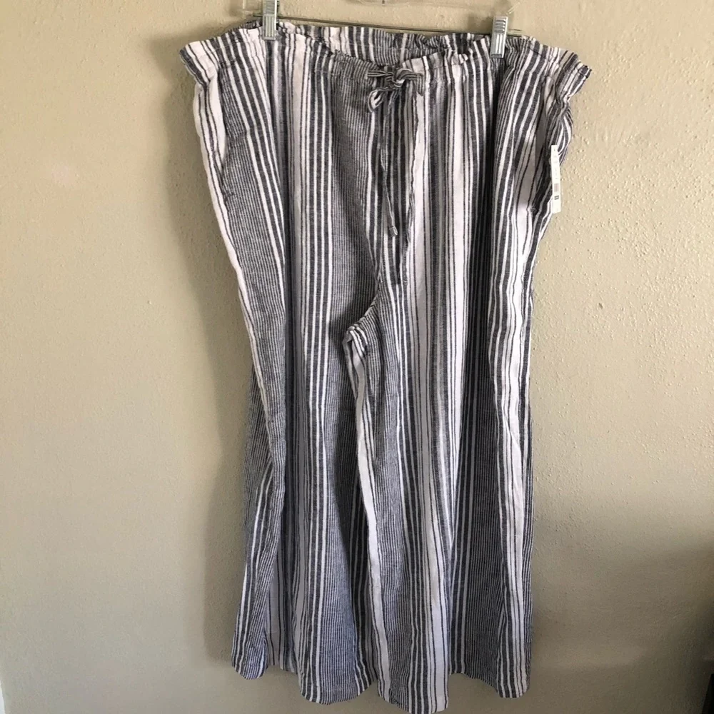 Time and Tru lightweight pants